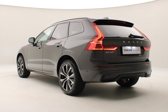 Volvo XC60 B4 AWD DARK ULTIMATE REZERVACE