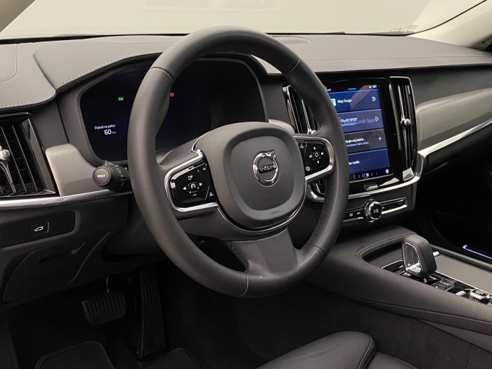 Volvo V90 CC B4 AWD PLUS AUT CZ 1.maj