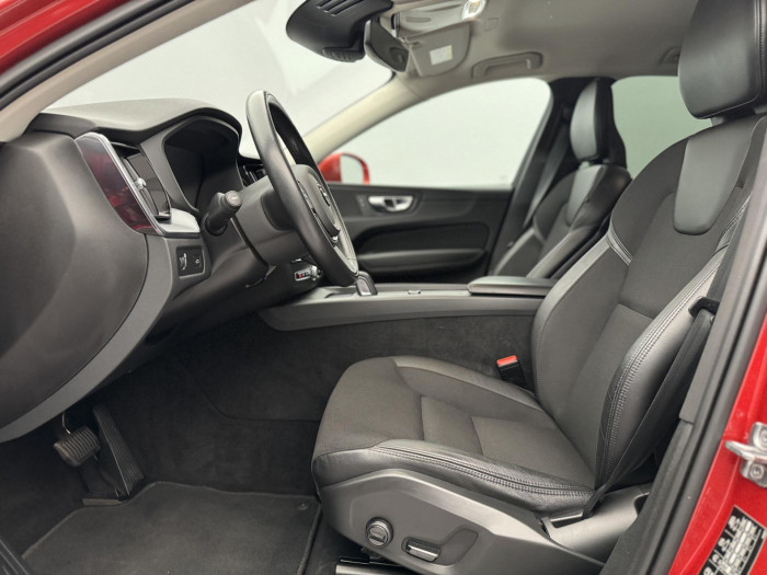Volvo XC60 B4 AWD MOMENTUM PRO CZ 2.0 Momentum