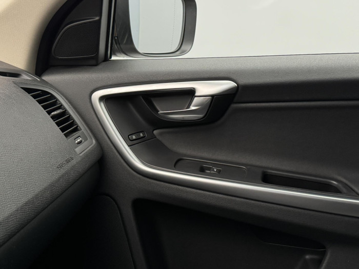 Volvo XC60 D3 AWD MOMENTUM CZ 1.maj 2.4 d Momentum