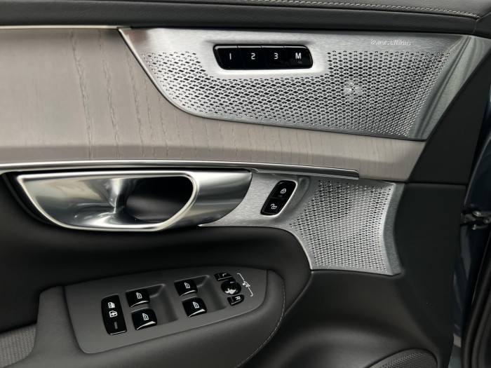 Volvo XC90 T8 AWD RECHARGE DARK ULTRA AUT