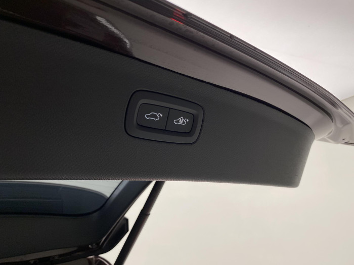 Volvo XC90 T8 AWD RECHARGE REZERVACE