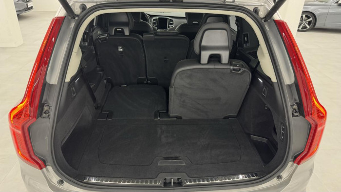 Volvo XC90 B5 AWD ULTIMATE REZERVACE