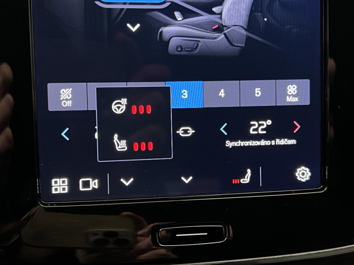 Volvo XC40 B3 PLUS DARK AUT CZ 1.maj.