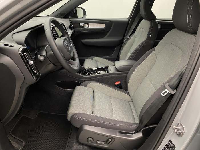 Volvo XC40 B3 DARK PLUS AUT CZ