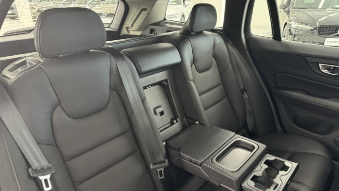 Volvo V60 T4 INSCRIPTION REZERVACE