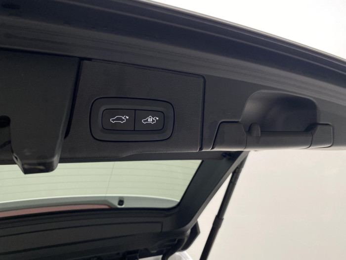 Volvo XC60 B4 MOMENTUM AUT CZ 2.0 Momentum