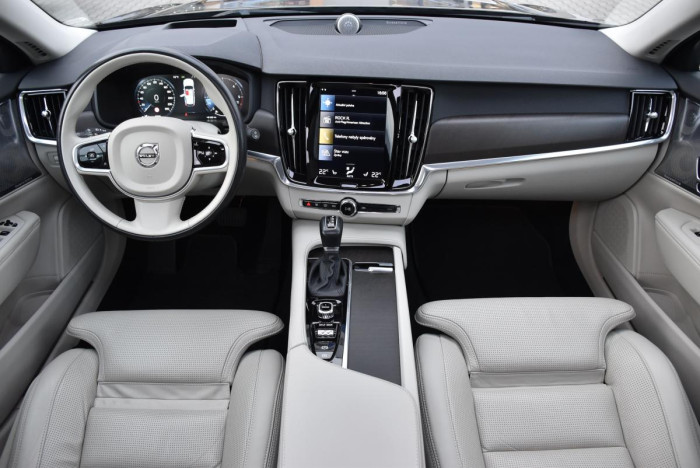 Volvo V90 CC D5 AWD PRO AUT REZERVACE 2.0 d CC CC
