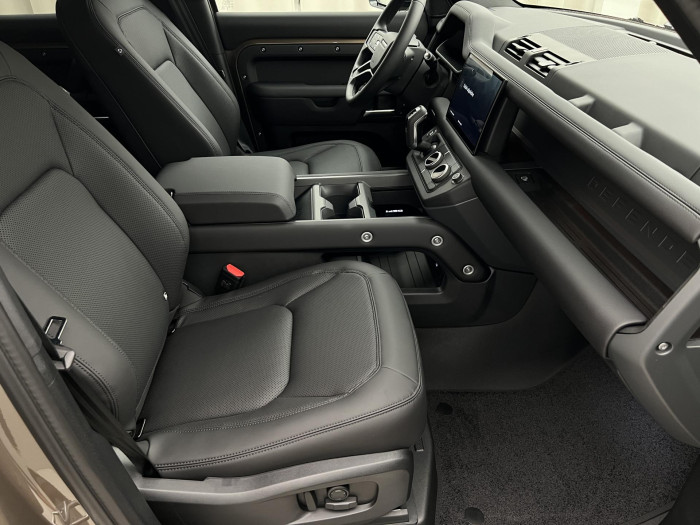 Land Rover Defender 110 D250 XDYNAMIC SE REZERVACE 3.0 d SE