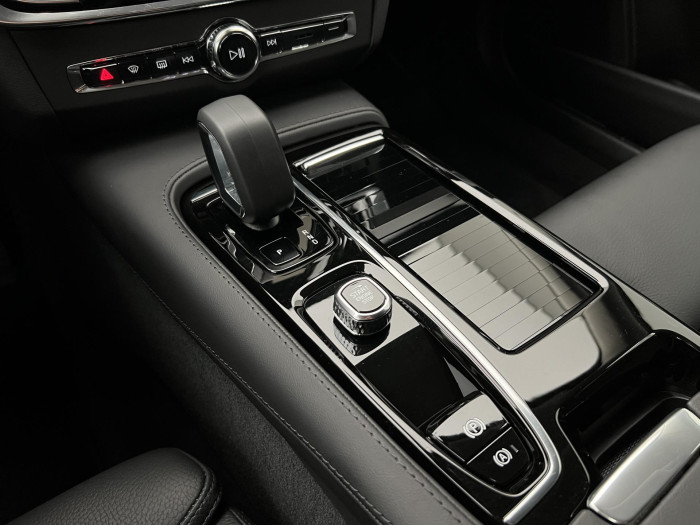 Volvo V90 T6 AWD RECHARGE PLUS DARK AUT