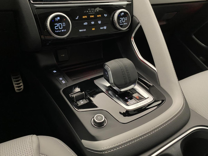 Jaguar E-Pace P250 R-DYNAMIC SE AWD AUT 2.0 Dynamic SE