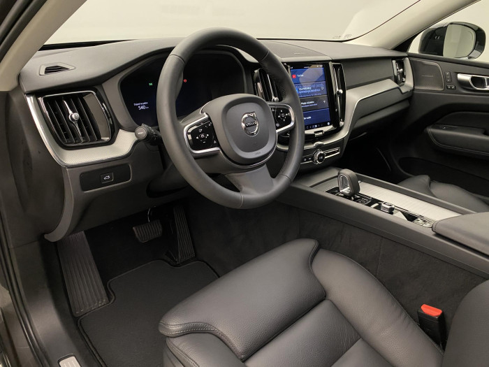 Volvo XC60 B4 AWD PLUS DARK AUT 1.maj