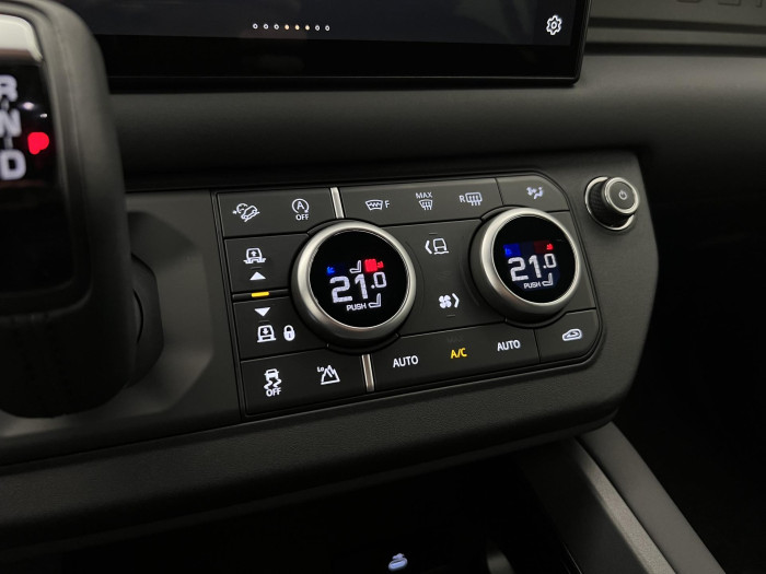 Land Rover Defender 110 D250 X-Dyn SE REZERVACE 3.0 d SE