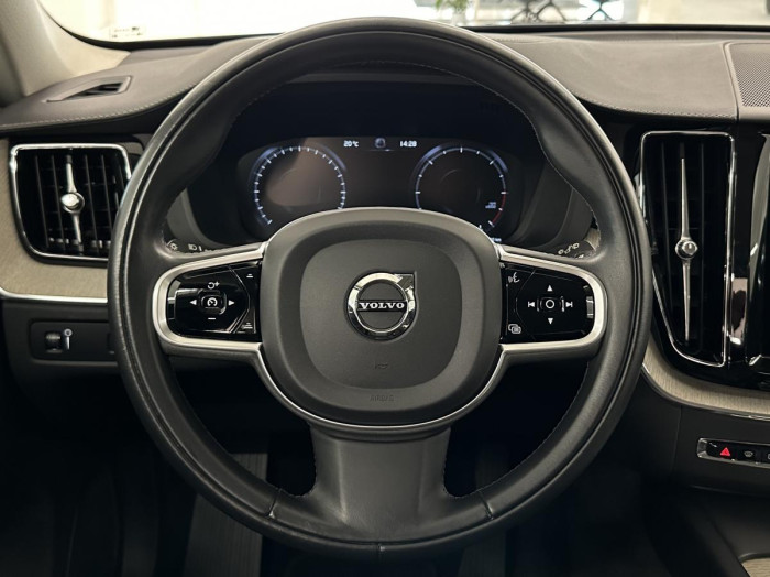Volvo XC60 B4 AWD INSCRIPTION REZERVACE