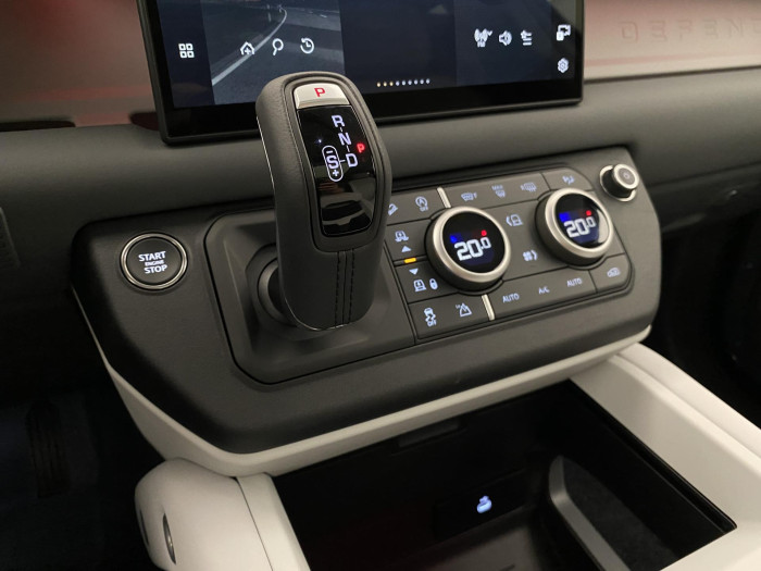 Land Rover Defender 110 D250X-DYNAMIC SE REZERVACE 3.0 d Dynamic SE