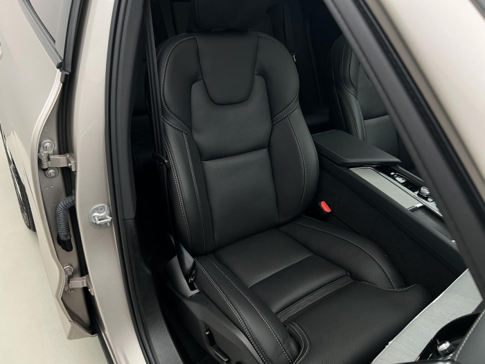 Volvo XC60 T6 AWD RECHARGE ULTRA DARK CZ