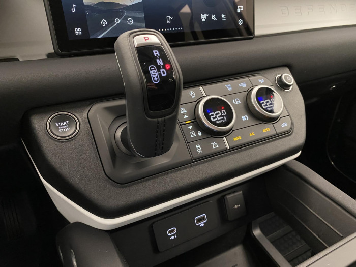 Land Rover Defender 110 D250 S AWD AUT CZ 7míst 3.0 d