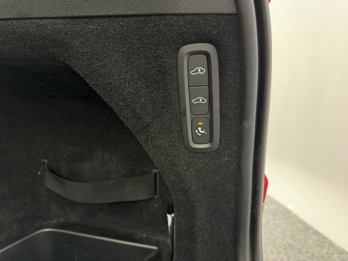 Volvo XC90 B5 AWD R-DESIGN AUT CZ