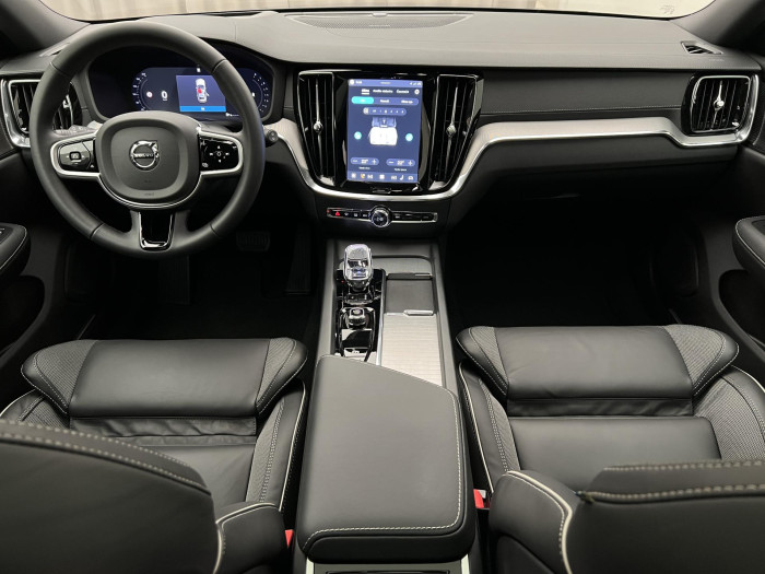 Volvo V60 B4 ULTRA DARK AUT 1.maj.