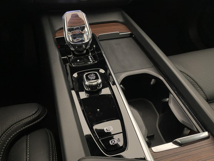Volvo XC60 B5 AWD ULTIMATE AUT REZERVACE