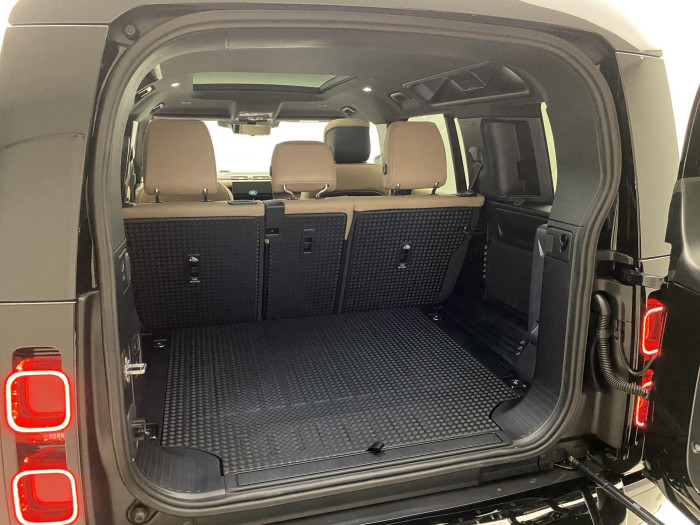 Land Rover Defender 110 D300 X-D HSE REZERVACE 3.0 d d