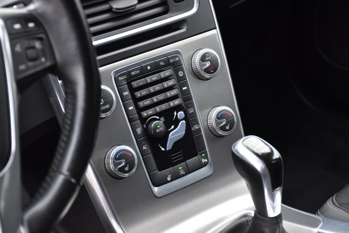 Volvo V60 D4 MOMENTUM REZERVACE 2.0 d Momentum