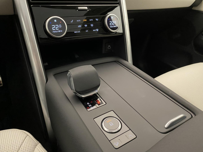 Land Rover Discovery D350 DYNAMIC SE AWD REZERVACE 3.0 d Dynamic SE