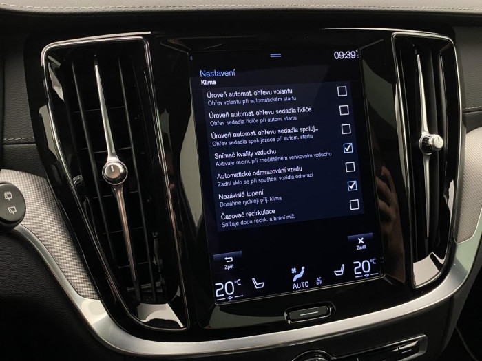 Volvo V60 T6 AWD RECHARGE REZERVACE