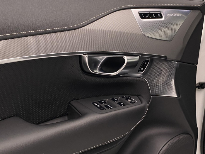 Volvo XC90 B6 AWD R-DESIGN REZERVACE