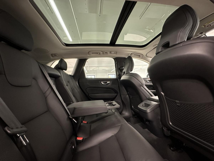 Volvo XC60 B4 AWD PLUS DARK REZERVACE 2.0 Plus