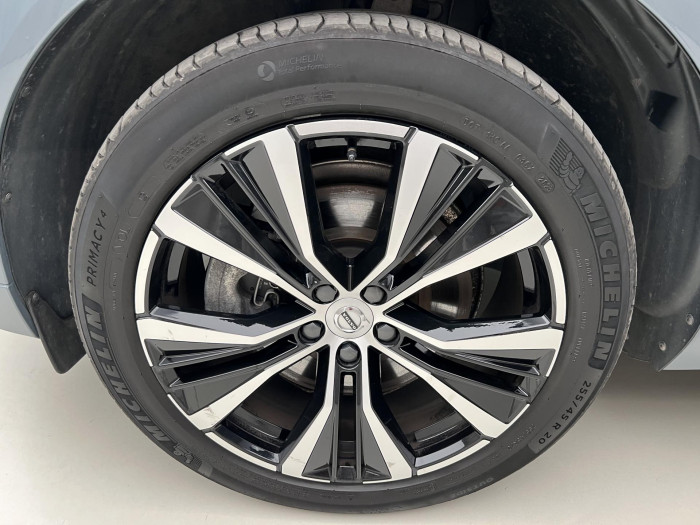 Volvo XC60 B4 AWD PLUS DARK AUT 1.maj.