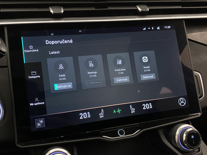 Lynk & Co 01 PHEV DCT AUT 1.maj. REZERVACE