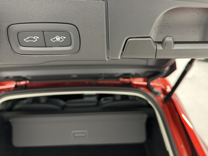 Volvo XC60 B4 AWD PLUS DARK REZERVACE 2.0 Plus
