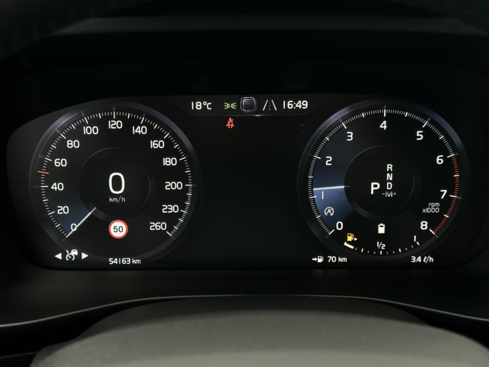 Volvo XC40 B4 AWD MOMENTUM ADVANCED 1.maj 2.0 Momentum