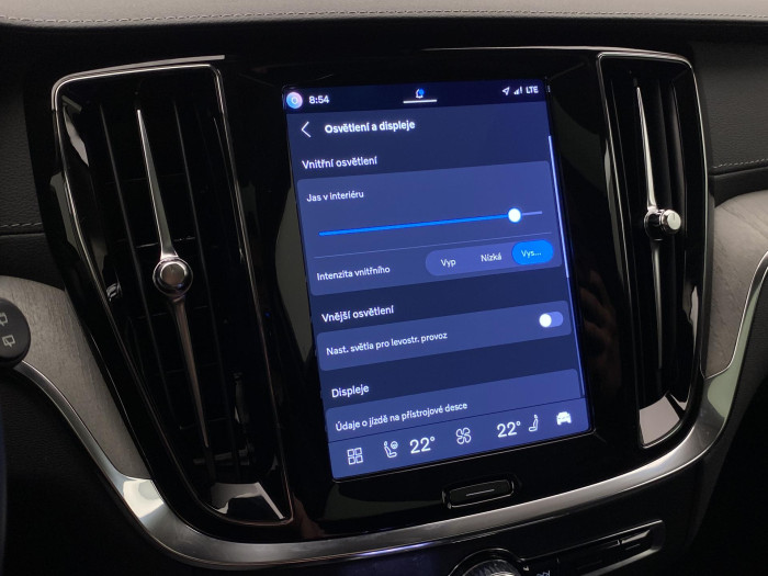 Volvo V60 T8 AWD PLUG-IN BRIGHT ULTRA CZ