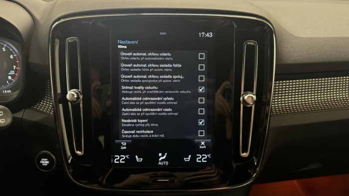 Volvo XC40 T4 AWD R-DESIGN REZERVACE