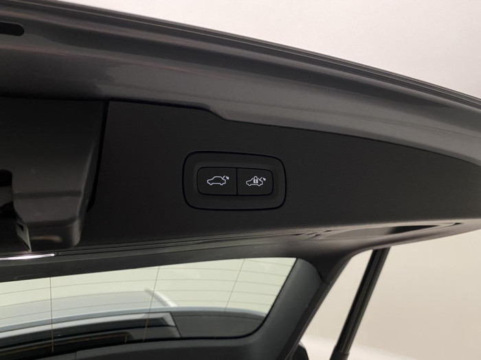 Volvo V60 B4 MOMENTUM AUT REZERVACE 2.0 Momentum