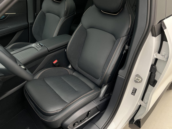 Lynk & Co 08 MORE PHEV