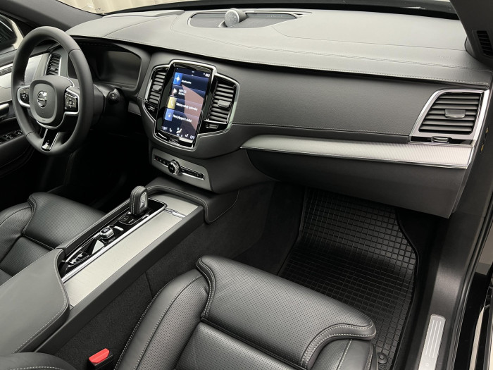 Volvo XC90 B5 AWD R-DESIGN 7MÍSTNÁ AUT