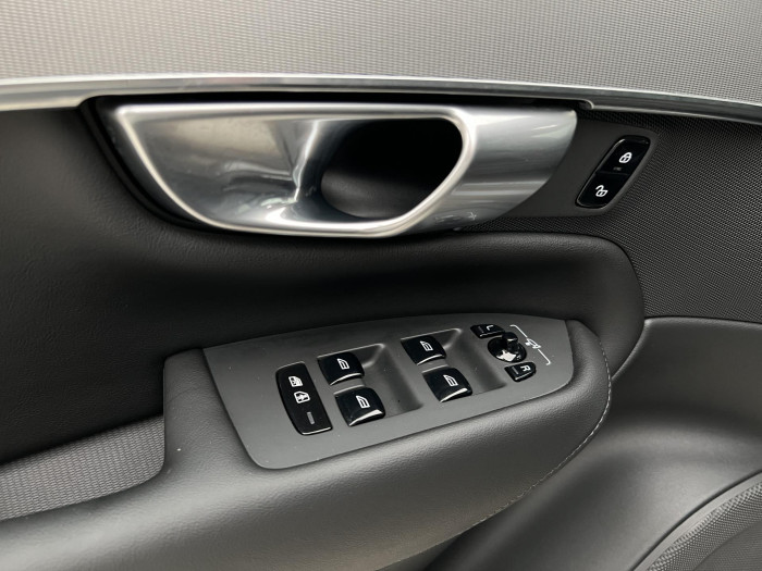 Volvo XC90 B5 AWD CORE 7MÍSTNÁ AUT  CZ