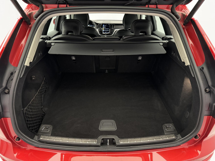 Volvo XC60 B4 AWD MOMENTUM PRO CZ 1.maj 2.0 Momentum