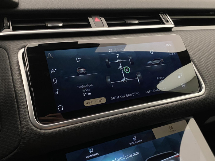Land Rover Range Rover Velar D200 SE AWD REZERVACE 2.0 d SE