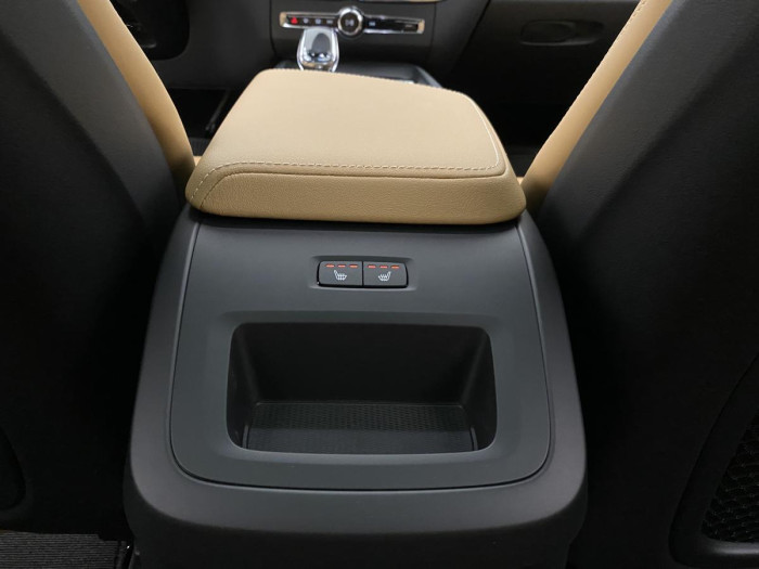 Volvo XC60 T6 AWD AT RECHARGE BRIGHT PLUS 2.0 AT Plus