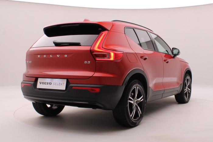 Volvo XC40 B3 DARK PLUS AUT CZ