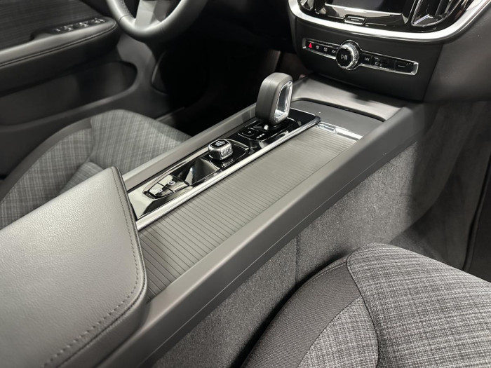 Volvo V60 B3 CORE AUT REZERVACE