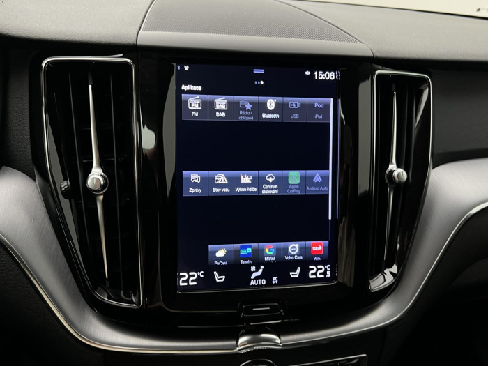 Volvo XC60 B4 AWD MOMENTUM AUT CZ 2.0 Momentum