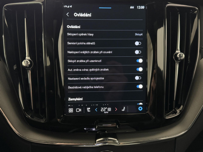 Volvo XC60 B5 AWD ULTIMATE REZERVACE