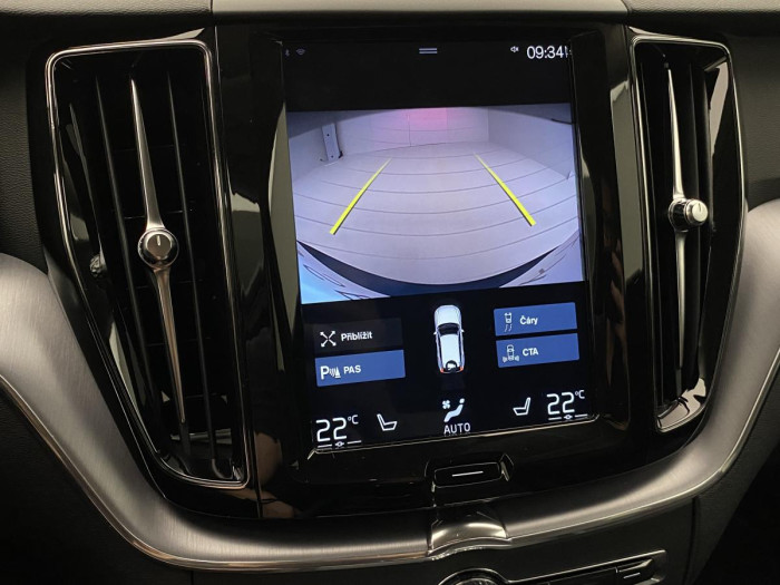Volvo XC60 D4 MOMENTUM PRO AUT REZERVACE 2.0 d Momentum