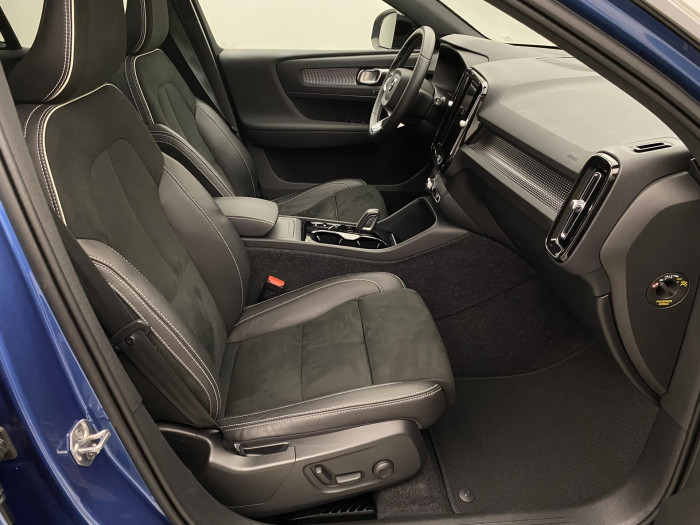 Volvo XC40 B4 AWD R-DESIGN AUT 1.maj