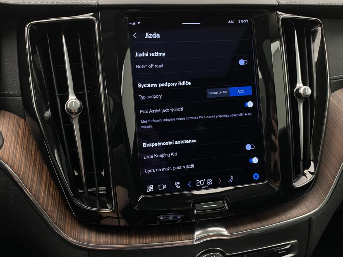 Volvo XC60 B5 AWD ULTIMATE REZERVACE